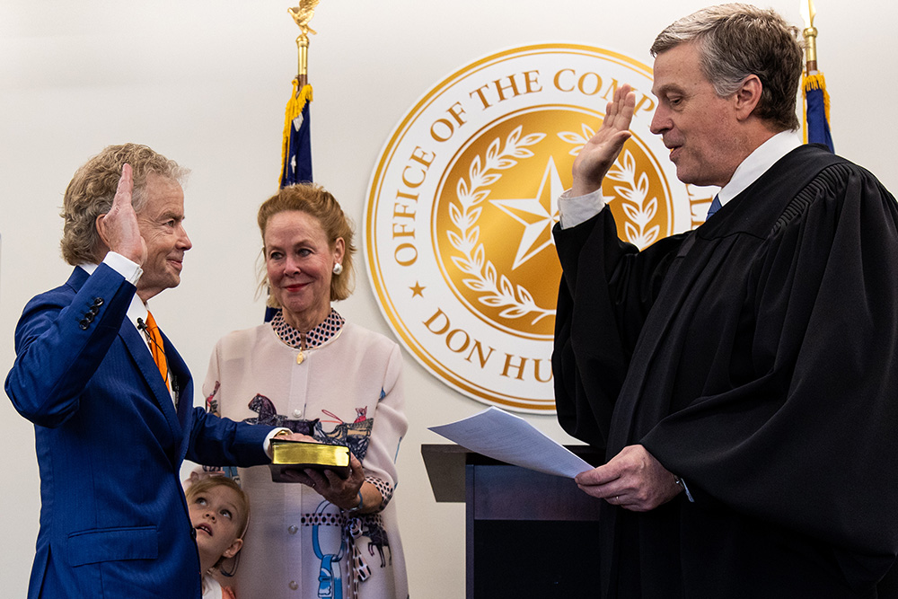 Don Huffines being sworn in as Texas Comptroller of Public Accounts.